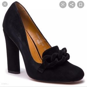 NWT black pumps